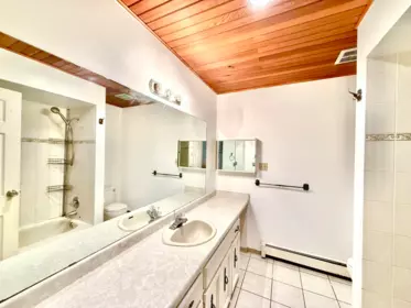 Primary Bathroom Photo of 8060 Rideau Place, Richmond, BC