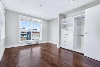 Entry Foyer Photo of 704 415 E Columbia Street, New Westminster, BC