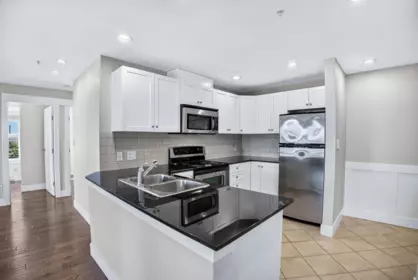Walk-In Closet Photo of 704 415 E Columbia Street, New Westminster, BC