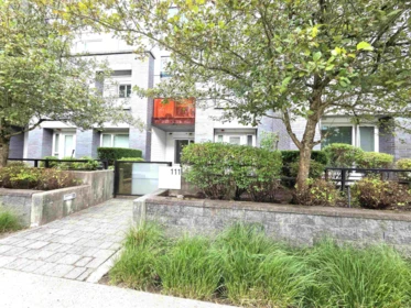 111 9250 University High Street, Burnaby, BC, Burnaby — Apartment/Condo for sale