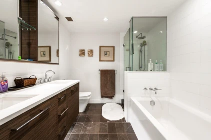 Primary Bathroom Photo of 1008 7488 Lansdowne Road, Richmond, BC