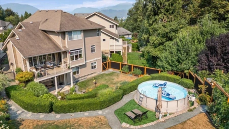 5602 Thom Creek Drive, Chilliwack, BC, Chilliwack — Single Family Residence for sale