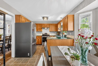 Kitchen Island Photo of 14950 86a Avenue, Surrey, BC