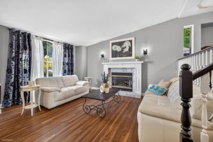 Living Room Photo of 14950 86a Avenue, Surrey, BC