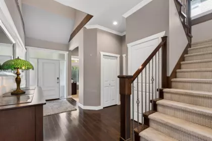 Entry Foyer Photo of 19160 69 Avenue, Surrey, BC