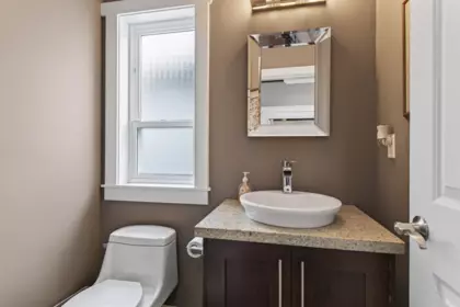 Mudroom Photo of 19160 69 Avenue, Surrey, BC