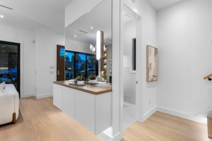 Guest Bathroom Photo of 4 6682 Napier Street, Burnaby, BC