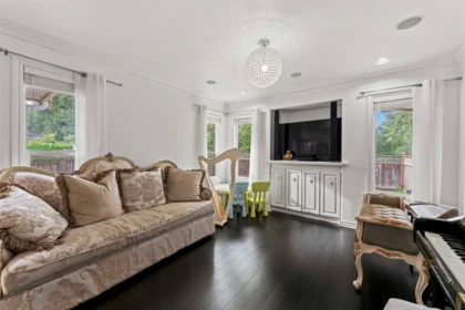 Breakfast Nook Photo of 887 Riverside Drive, Port Coquitlam, BC