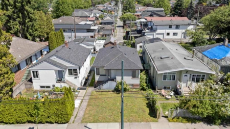 Front Yard Photo of 942 Nanaimo Street, Vancouver, BC