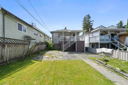 Hallway Photo of 942 Nanaimo Street, Vancouver, BC