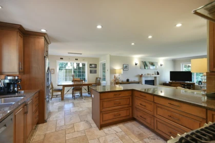1000 Cemetery Road, Gibsons, BC, Gibsons — Single Family Residence for sale
