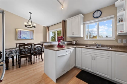 Breakfast Nook Photo of 11982 230 Street, Maple Ridge, BC
