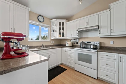 Kitchen Island Photo of 11982 230 Street, Maple Ridge, BC