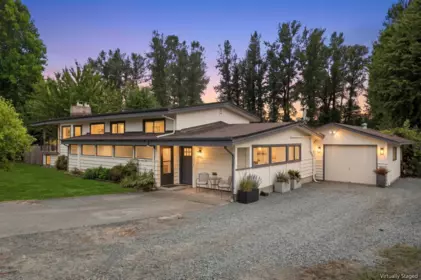 10425 Young Road, Chilliwack, BC, Chilliwack — Single Family Residence for sale