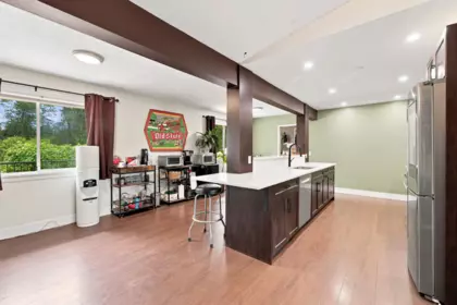 Kitchen Photo of 10425 Young Road, Chilliwack, BC