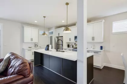 Kitchen Island Photo of 27047 35a Avenue, Langley, BC