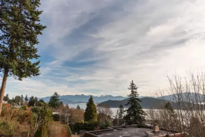 476 Abbs Road, Gibsons, BC, Gibsons — Single Family Residence for sale