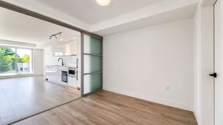 Office / Den Photo of 308 630 E Broadway, Vancouver, BC