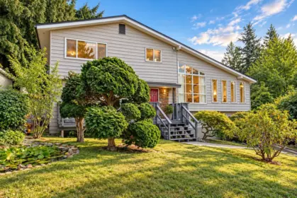 4898 Sunshine Coast Highway, Sechelt, BC, Sechelt — Single Family Residence for sale