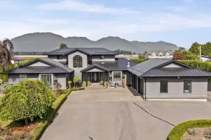 41385 South Sumas Road, Sardis - Greendale, BC, Sardis - Greendale — Single Family Residence for sale