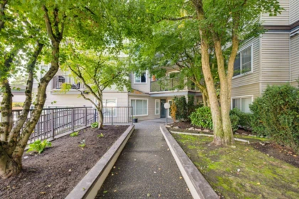 302 5759 Glover Road, Langley, BC, Langley — Apartment/Condo for sale