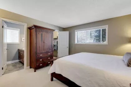 Guest Bathroom Photo of 13242 14a Avenue, Surrey, BC