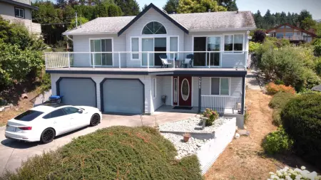 4950 Geer Road, Sechelt, BC, Sechelt — Single Family Residence for sale