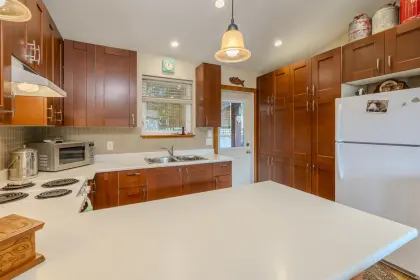 1375 Spruce Glen Road, Roberts Creek, BC, Roberts creek — Single Family Residence for sale