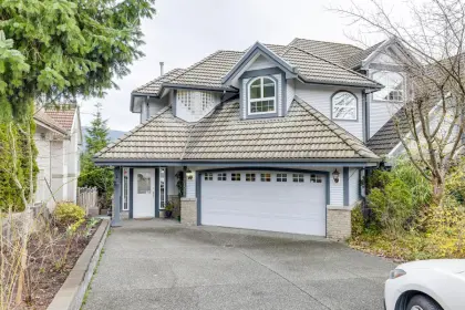 2177 Parkway Boulevard, Coquitlam, BC, Coquitlam — Half Duplex for sale