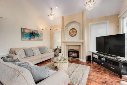 2177 Parkway Boulevard, Coquitlam, BC, Coquitlam — Half Duplex for sale