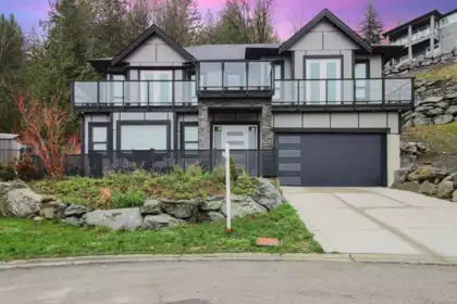 8210 Harvest Place, Chilliwack, BC, Chilliwack — Single Family Residence for sale