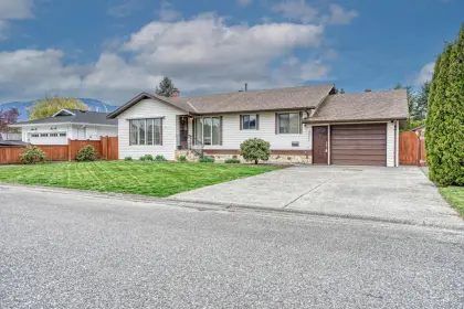 42217 Corona Avenue, Yarrow, BC, Yarrow — Single Family Residence for sale