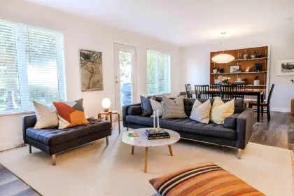 1557 Islandview Drive, Gibsons, BC, Gibsons — Single Family Residence for sale