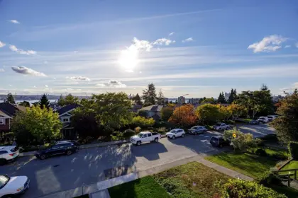 352 E 6th Street, North Vancouver, BC, North vancouver — Half Duplex for sale