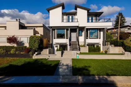 352 E 6th Street, North Vancouver, BC, North vancouver — Half Duplex for sale