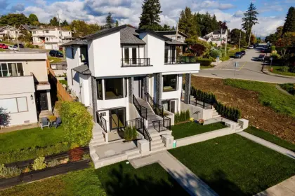 352 E 6th Street, North Vancouver, BC, North vancouver — Half Duplex for sale