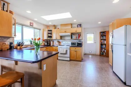 4757 Tamarack Place, Sechelt, BC, Sechelt — Single Family Residence for sale