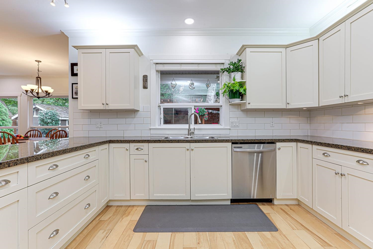 Guest Bathroom Photo of 5171 45 Avenue, Delta, BC