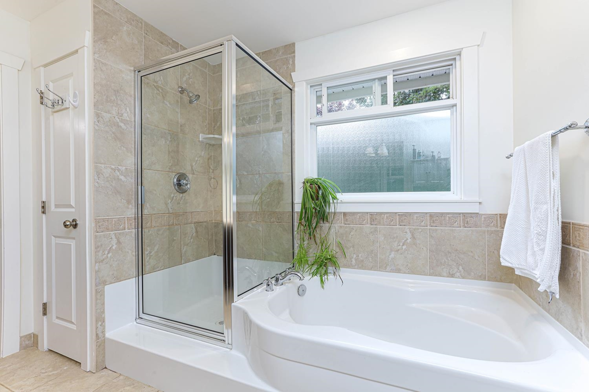 Hot Tub / Spa Photo of 5171 45 Avenue, Delta, BC