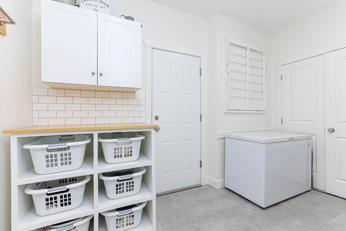 Staircase Photo of 5171 45 Avenue, Delta, BC