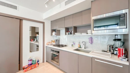 Kitchen Photo of 805 68 Smithe Street, Vancouver, BC