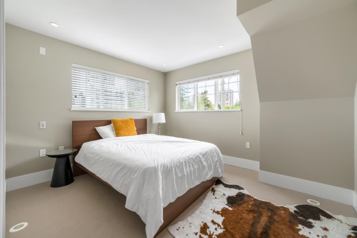 Breakfast Nook Photo of 484 W 59th Avenue, Vancouver, BC