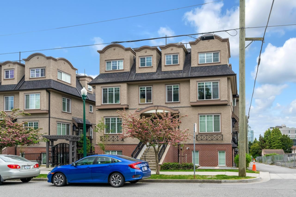 Exterior Front Photo of 484 W 59th Avenue, Vancouver, BC