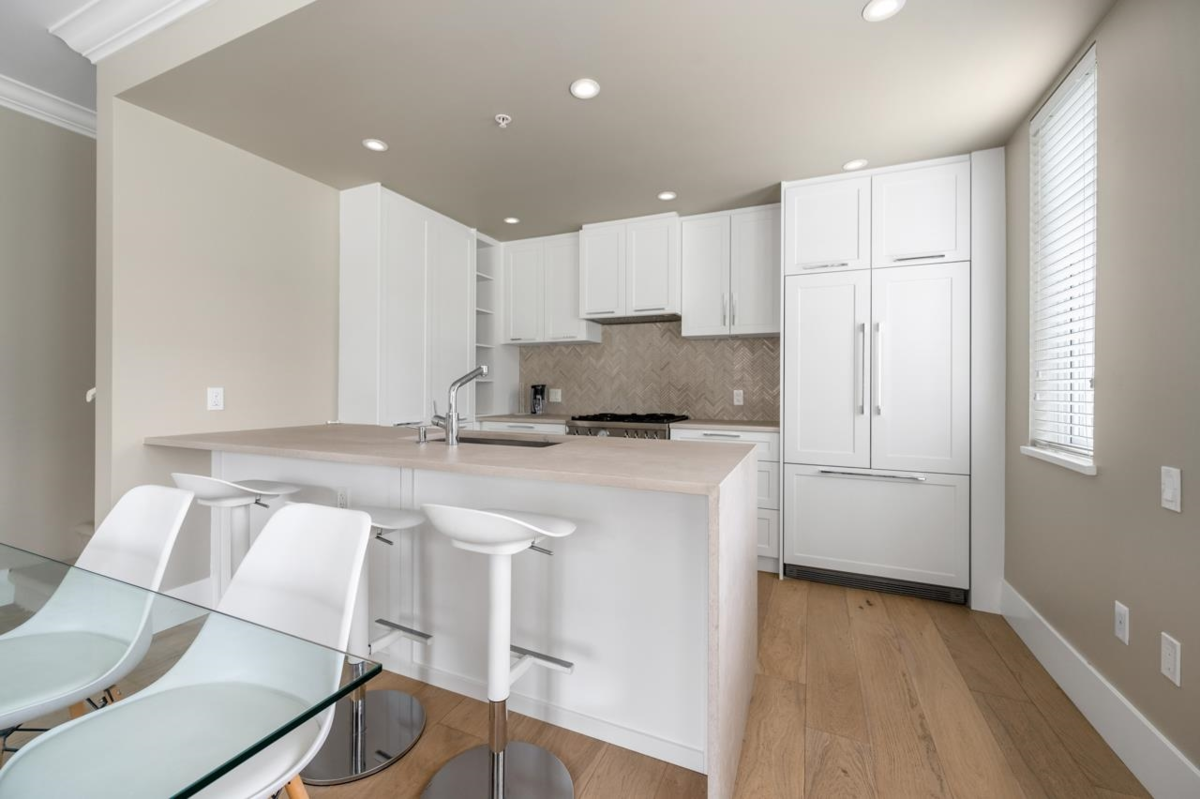 Kitchen Photo of 484 W 59th Avenue, Vancouver, BC