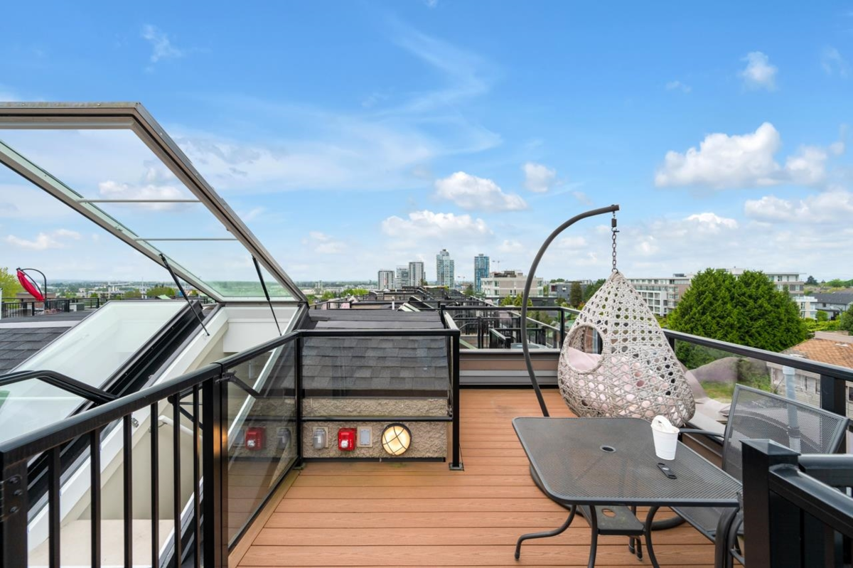 Laundry Room Photo of 484 W 59th Avenue, Vancouver, BC