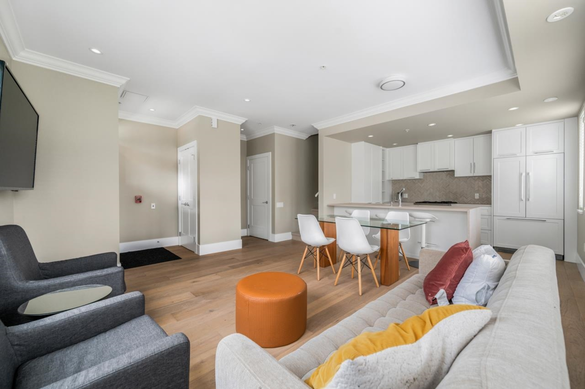 Living Room Photo of 484 W 59th Avenue, Vancouver, BC