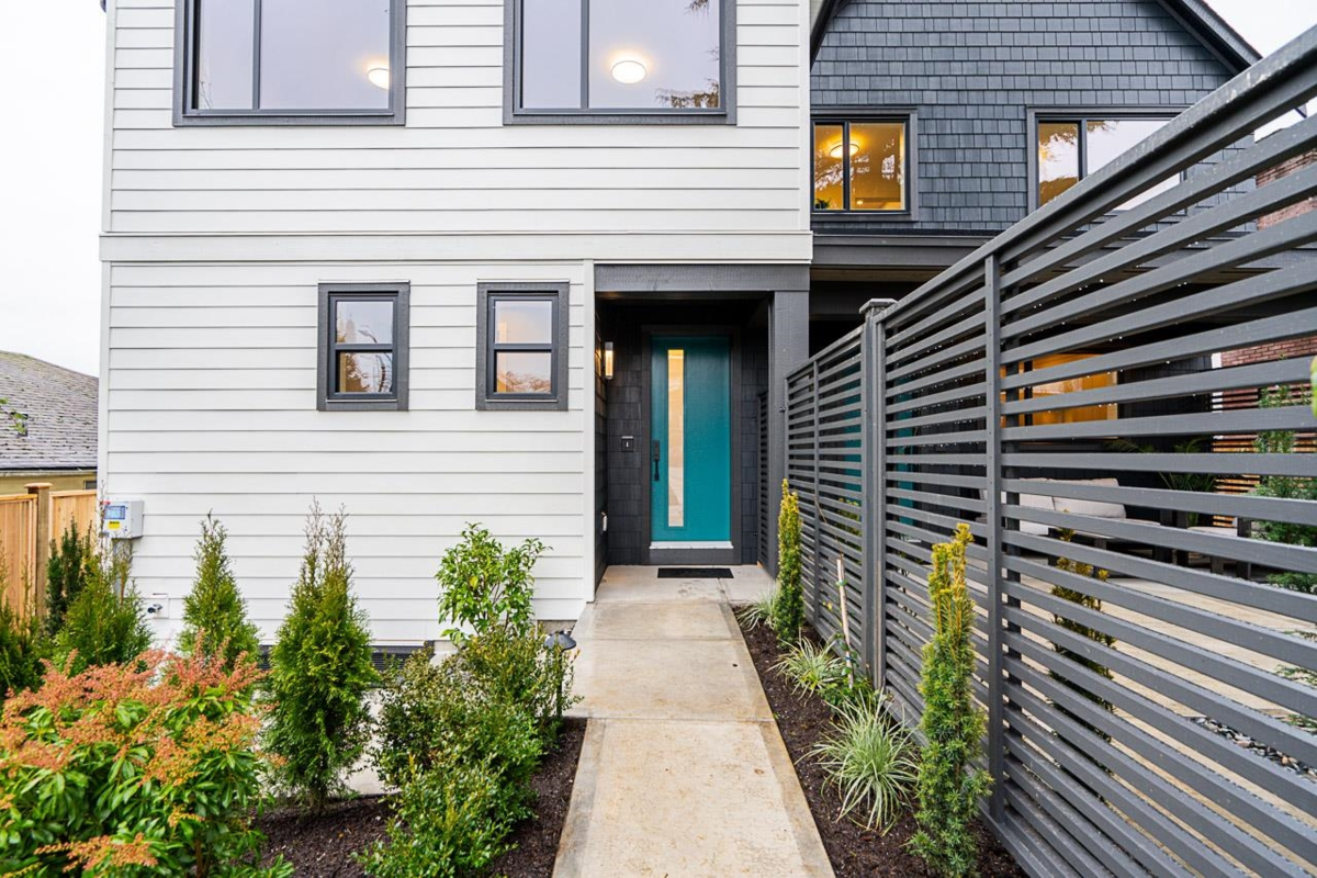 Family Room Photo of 3535 Cambridge Street, Vancouver, BC