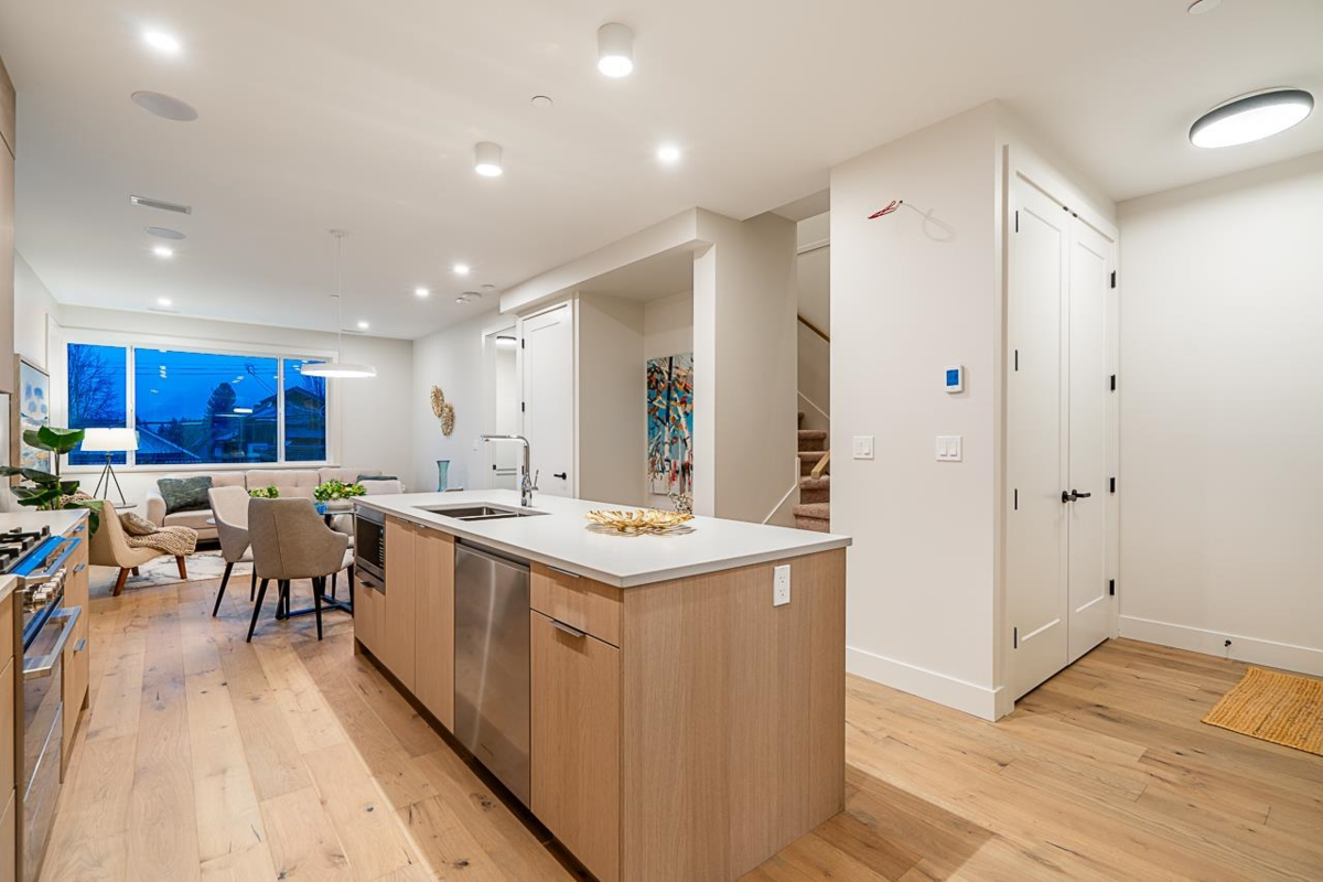 Kitchen Island Photo of 3535 Cambridge Street, Vancouver, BC