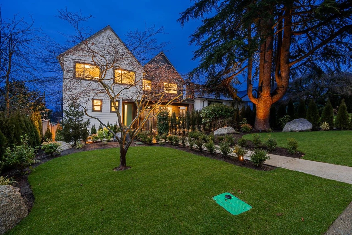 Living Room Photo of 3535 Cambridge Street, Vancouver, BC