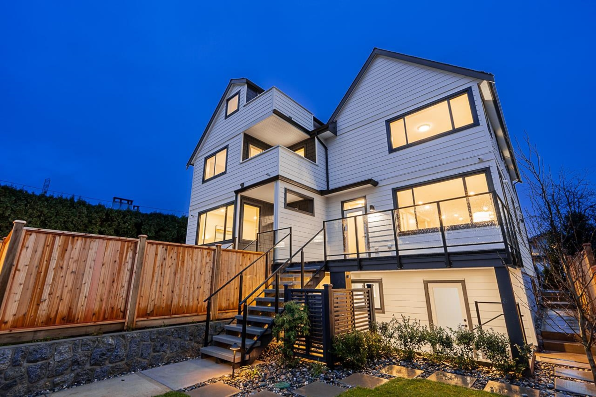 Outdoor Kitchen Photo of 3535 Cambridge Street, Vancouver, BC